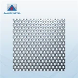 Qual é o módulo de elasticidade da folha de titânio ASTM F67?